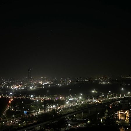 Countryside Luxury Suites - Supernova Noida New Delhi Bagian luar foto