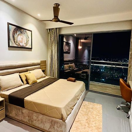 Countryside Luxury Suites - Supernova Noida New Delhi Bagian luar foto