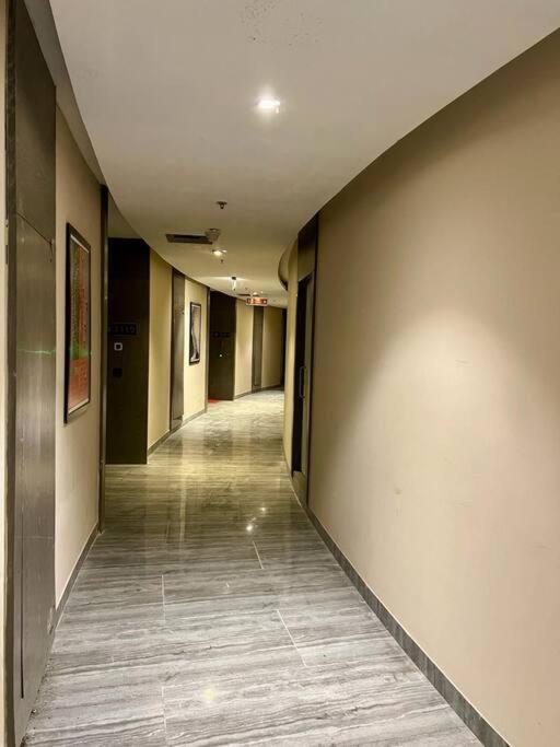 Countryside Luxury Suites - Supernova Noida New Delhi Bagian luar foto