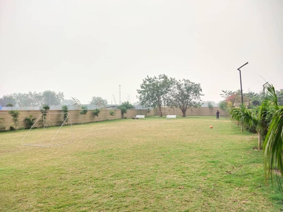 Countryside Luxury Suites - Supernova Noida New Delhi Bagian luar foto