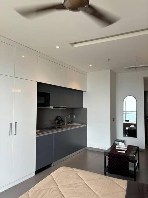 Countryside Luxury Suites - Supernova Noida New Delhi Bagian luar foto