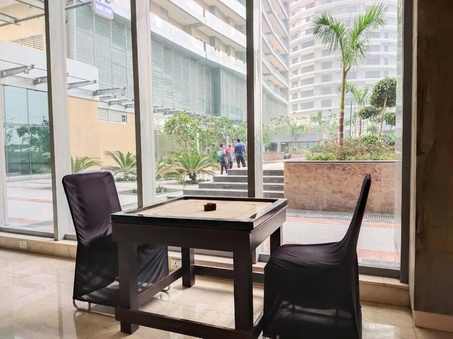 Countryside Luxury Suites - Supernova Noida New Delhi Bagian luar foto