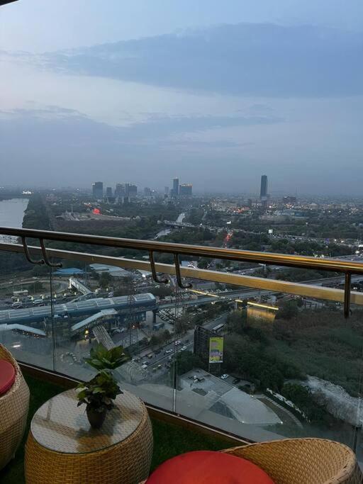 Countryside Luxury Suites - Supernova Noida New Delhi Bagian luar foto