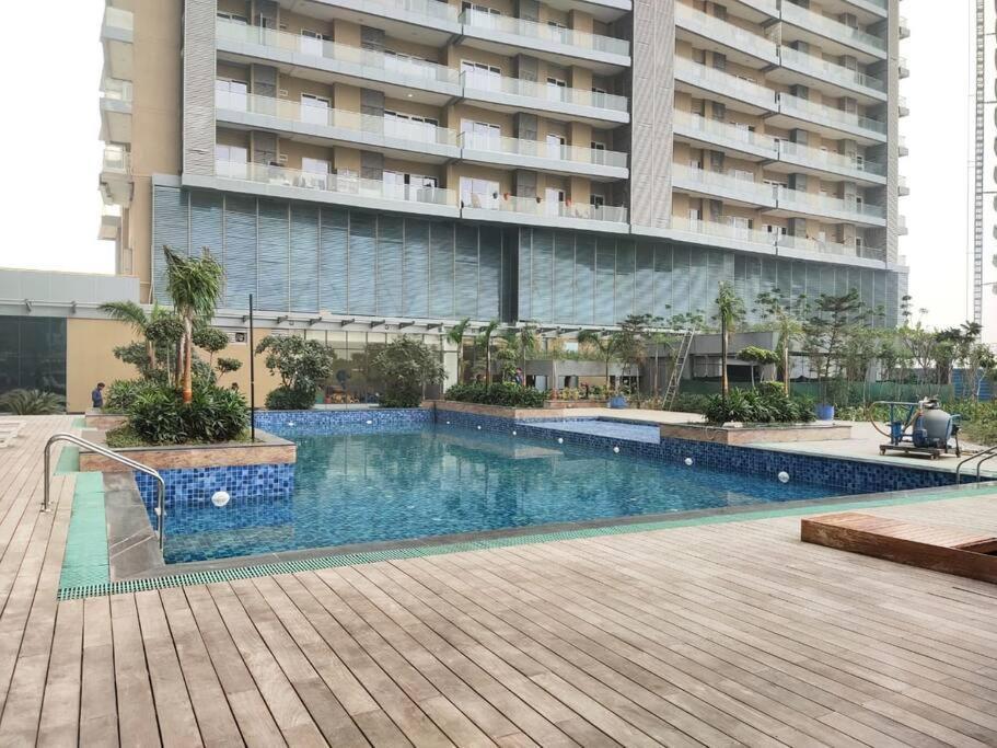 Countryside Luxury Suites - Supernova Noida New Delhi Bagian luar foto