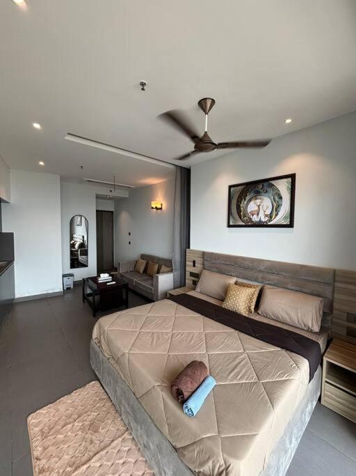 Countryside Luxury Suites - Supernova Noida New Delhi Bagian luar foto