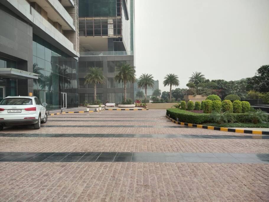Countryside Luxury Suites - Supernova Noida New Delhi Bagian luar foto