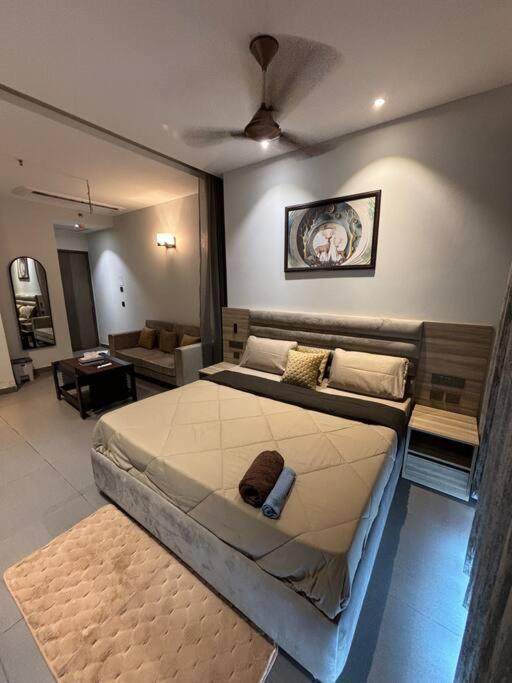 Countryside Luxury Suites - Supernova Noida New Delhi Bagian luar foto