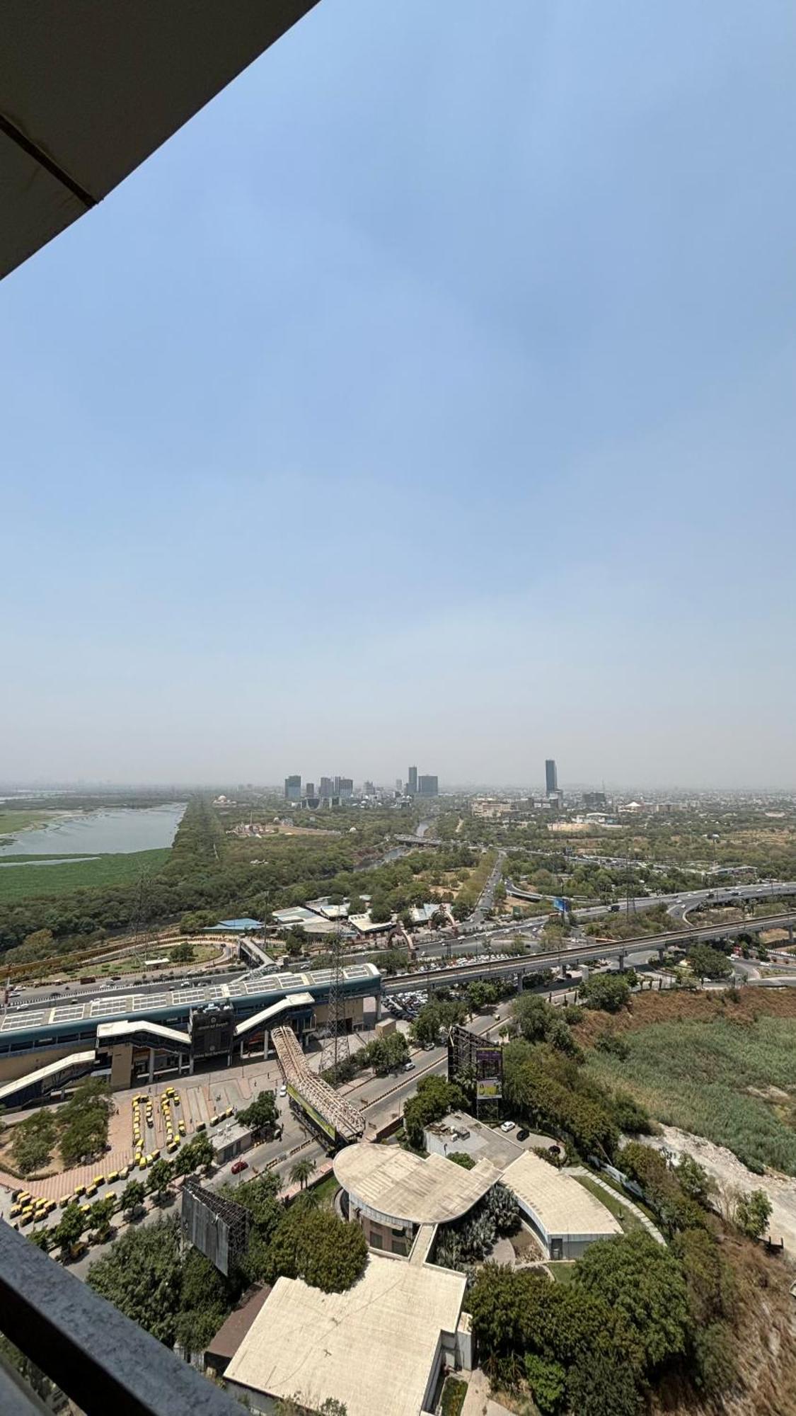 Countryside Luxury Suites - Supernova Noida New Delhi Bagian luar foto